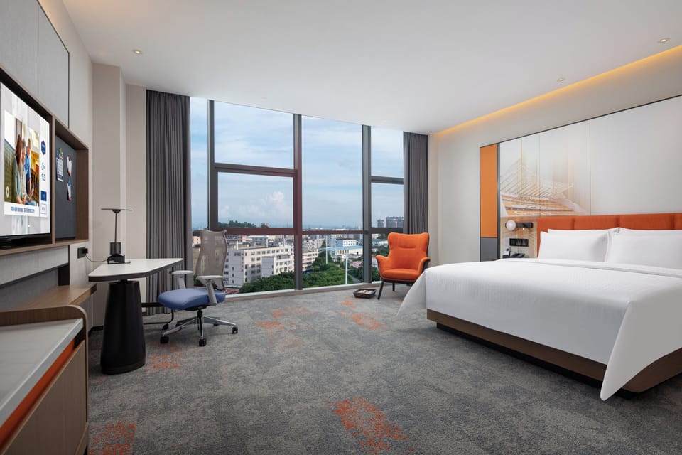 Business Room, City View | Desk, laptop workspace, blackout drapes, soundproofing