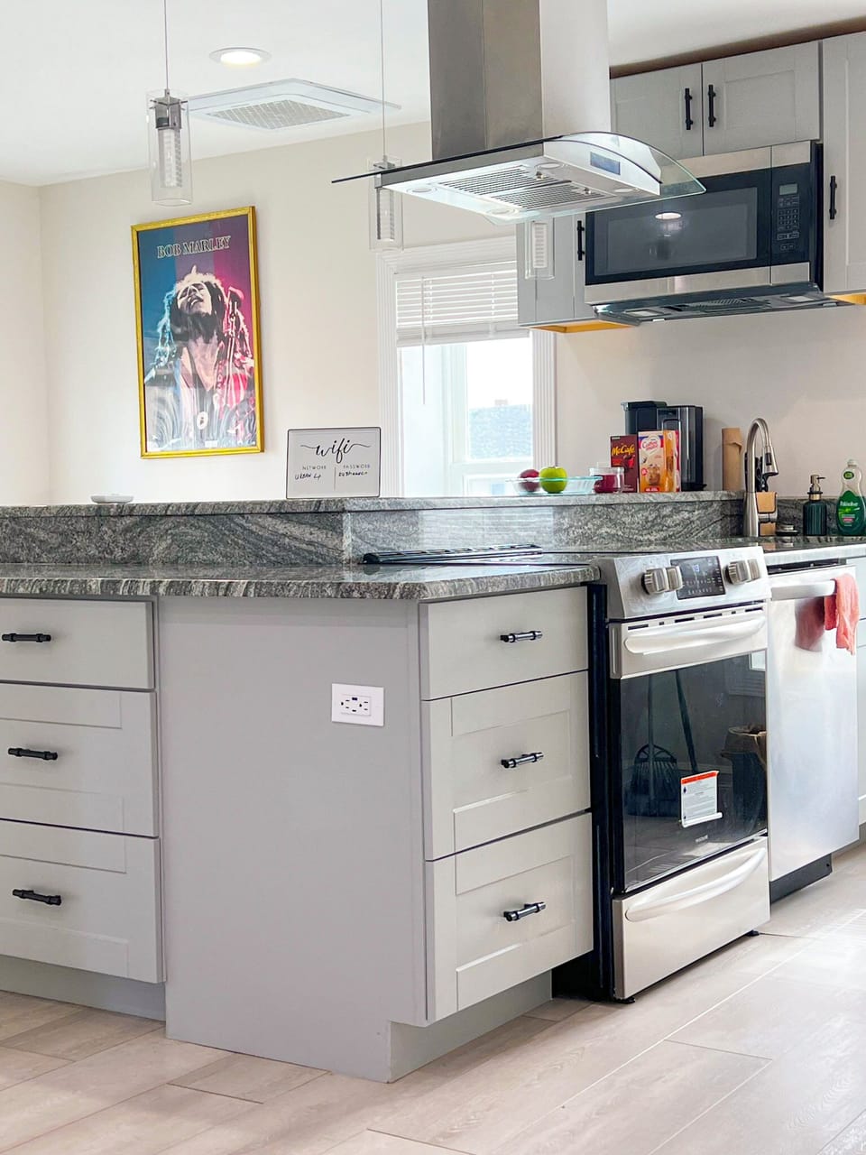 Kitchen dishwasher stove aircondition micriwave