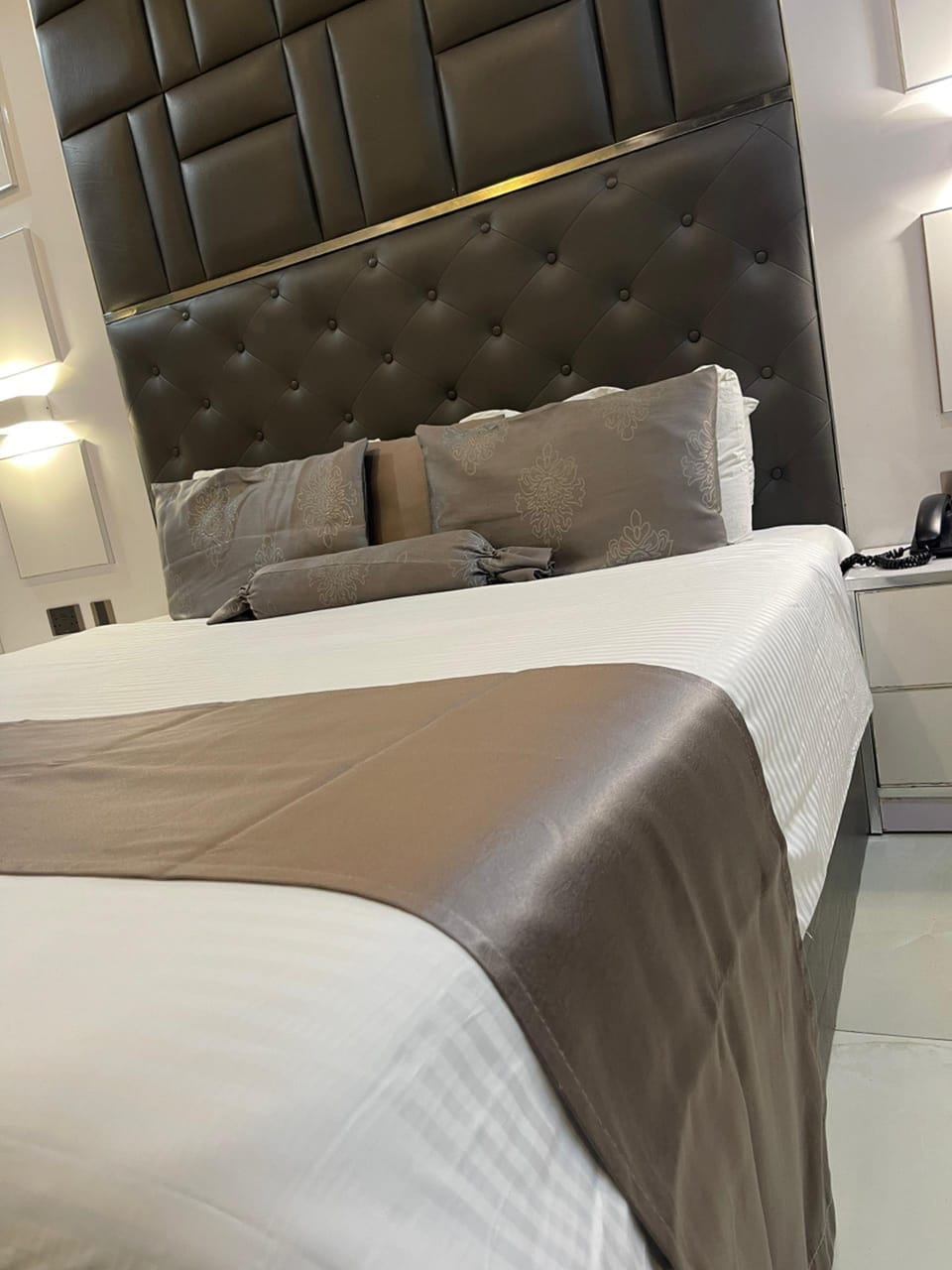 Deluxe Room | In-room safe, desk, laptop workspace, blackout drapes