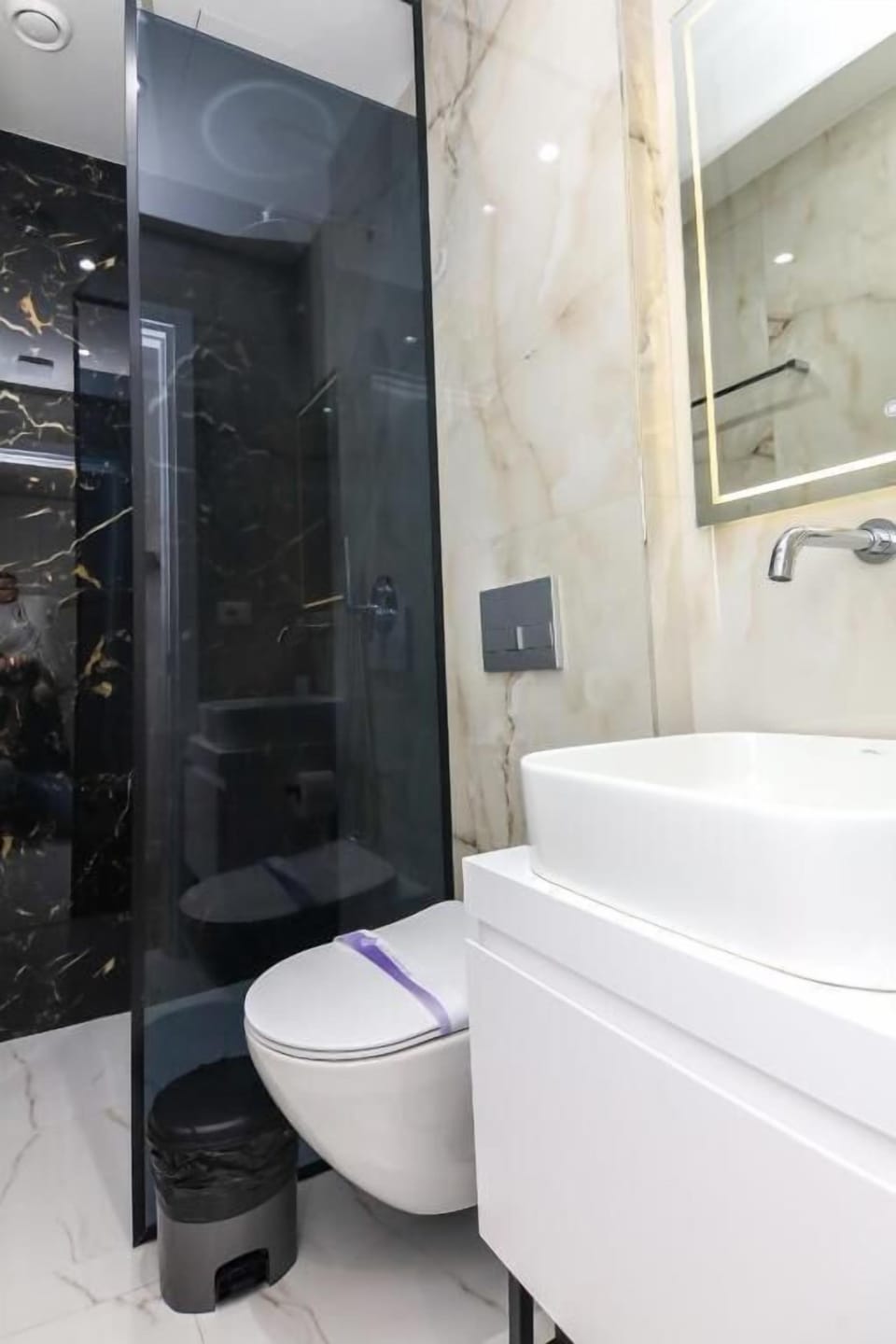Deluxe Double Room | Bathroom | Shower, hair dryer, slippers, towels