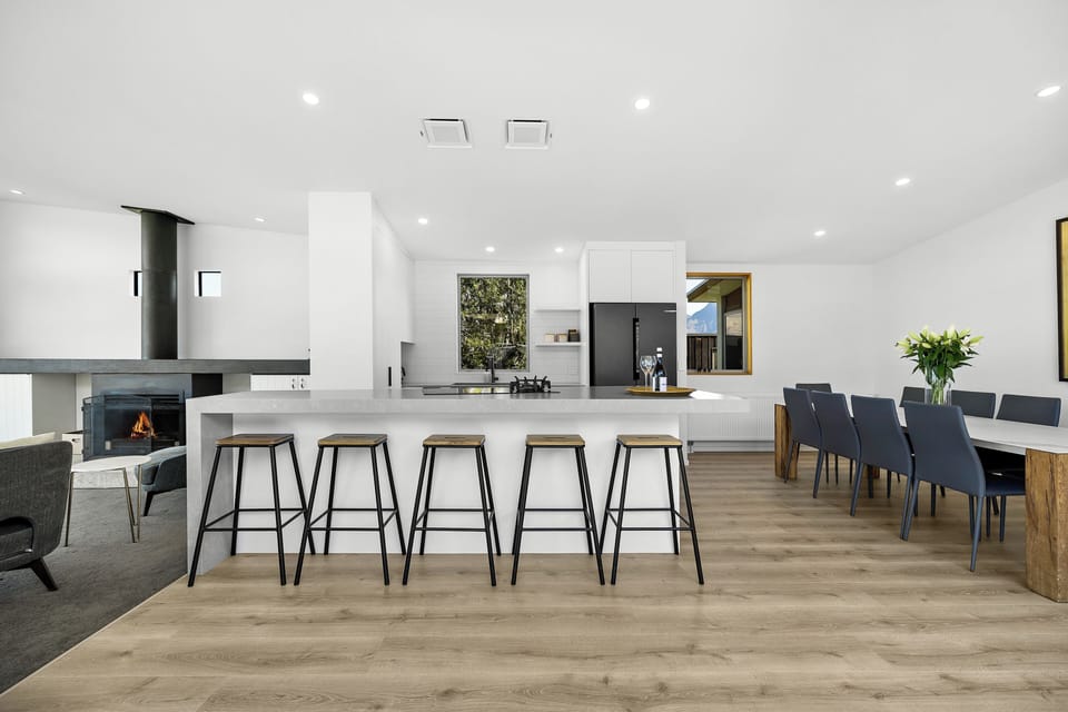 Panoramic House, Lake View | Private kitchen | Full-size fridge, microwave, oven, stovetop