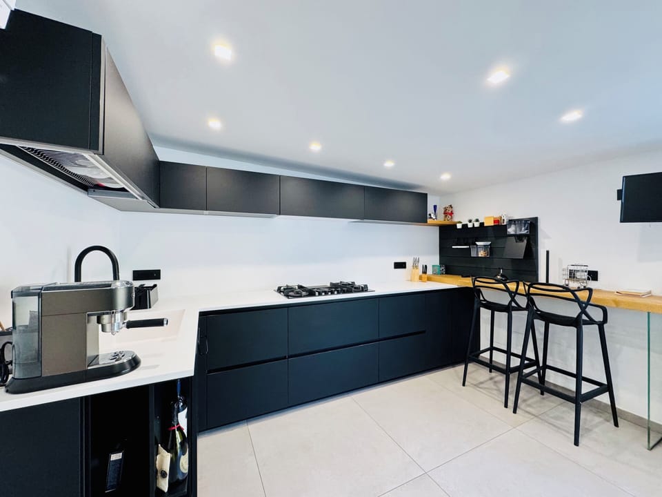 Luxury Penthouse | Private kitchen | Fridge, microwave, oven, stovetop