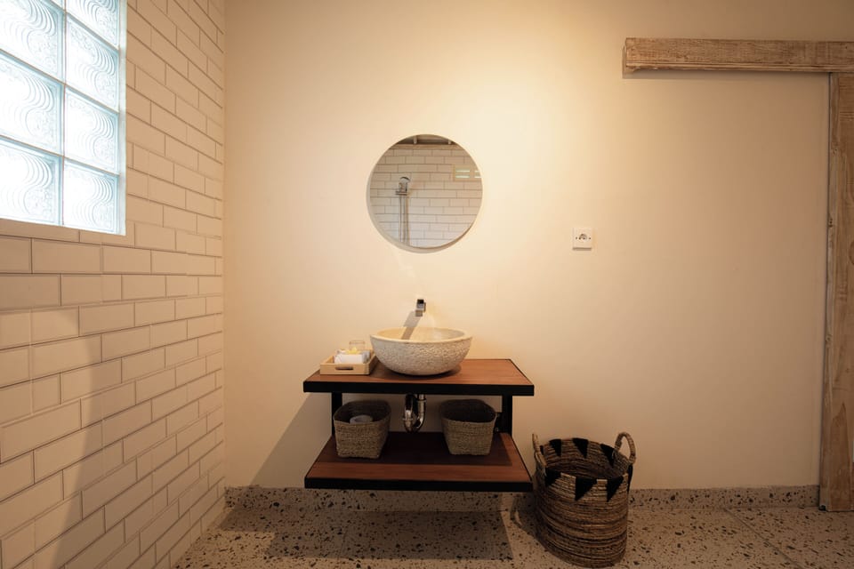 Standard Double Room | Bathroom | Shower, hydromassage showerhead, free toiletries, bidet