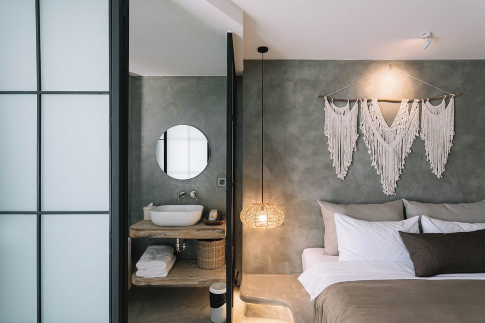 Standard Double Room | Bathroom | Hair dryer, slippers, towels, soap