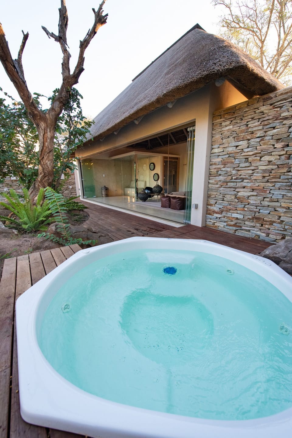 Outdoor spa tub
