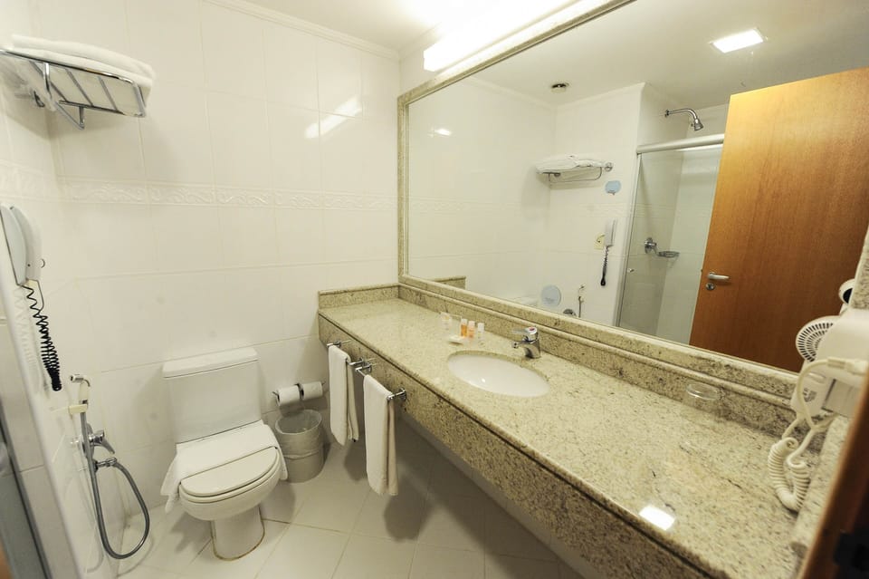 Superior Room, 1 Queen Bed | Bathroom | Shower, hair dryer, towels