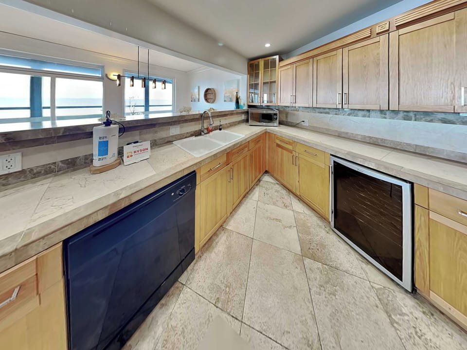 Full Kitchen - Wine Fridge
