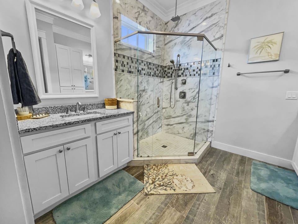 Tibidabo Beach House 3 Bedroom Home by RedAwning House in Sunnyside