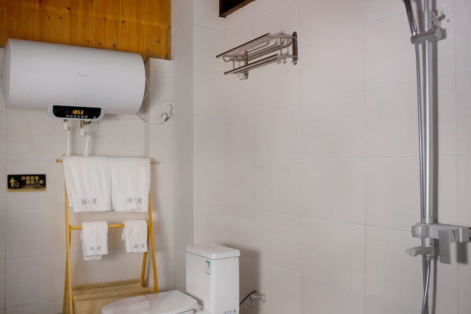 Comfort Double or Twin Room, Private Bathroom, Courtyard View | Bathroom | Shower, hair dryer, slippers, towels