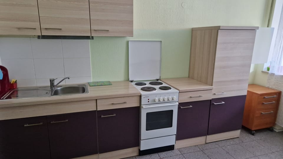 Electric kettle, highchair