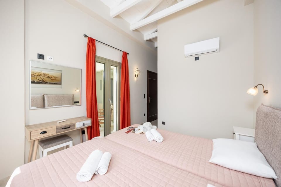 Twin bedroom with en suite bathroom and A/C