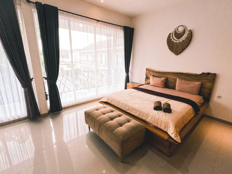 Grand Double Room, Executive Level | Select Comfort beds, soundproofing, WiFi (free), individually decorated
