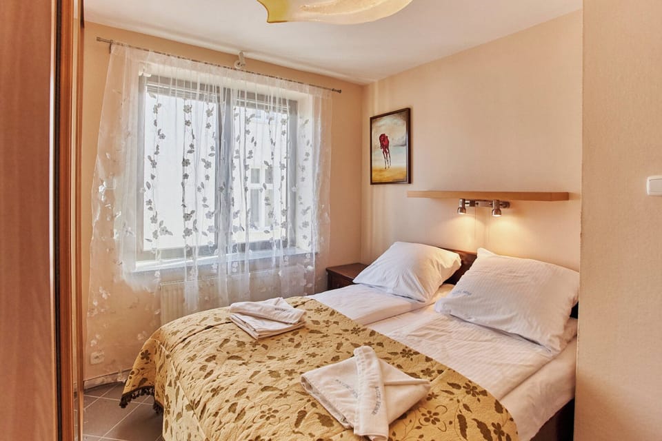 Junior Suite | 1 bedroom, iron/ironing board, free WiFi