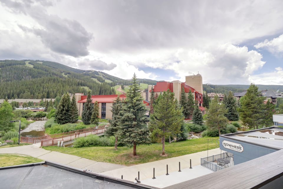 Scenic views of Copper Mountain ski slopes, walking distance to Center Village Chairlifts.