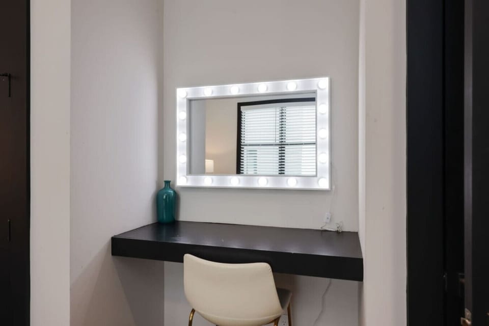 A tucked-away desk nook makes it easy to catch up on work.