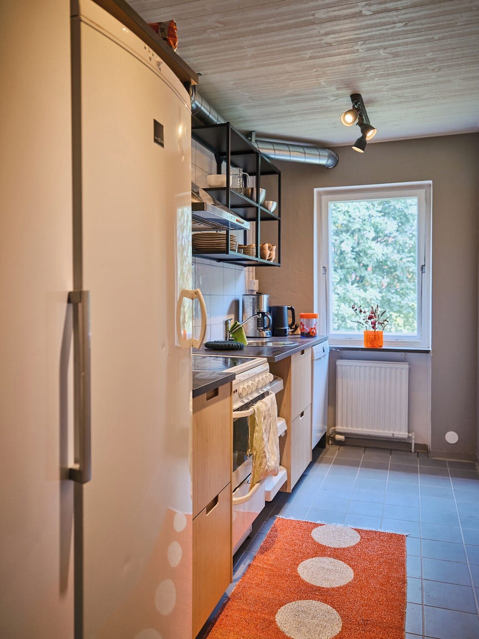 Shared fridge, microwave