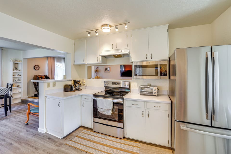Kitchen | Drip Coffee Pot | Toaster | Toaster Oven