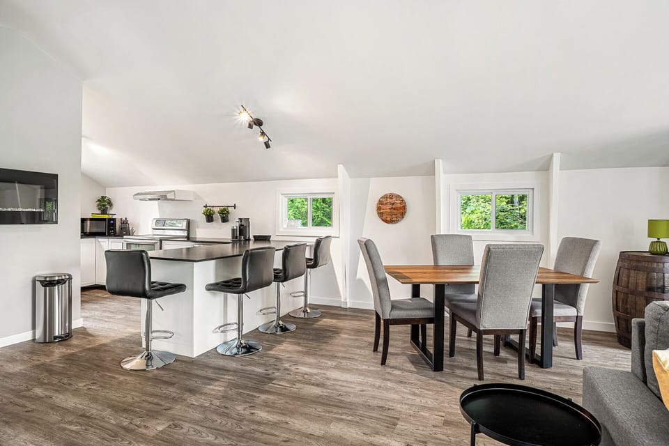 Dining room and kitchen (2)
