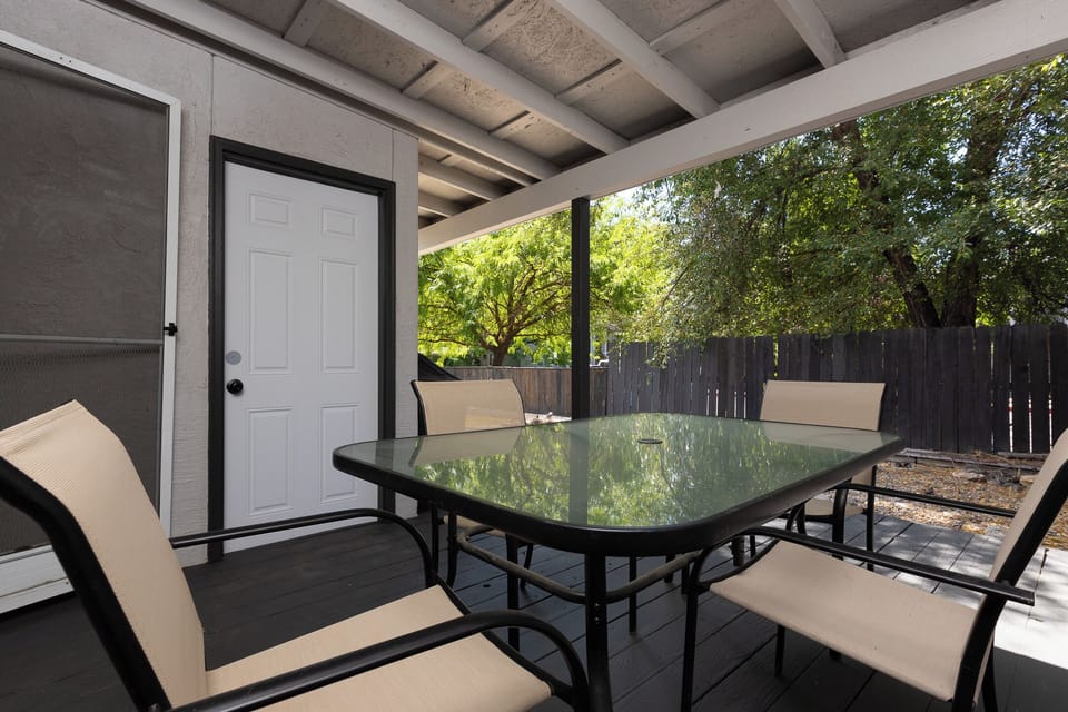 Enjoy the yard and BBQing