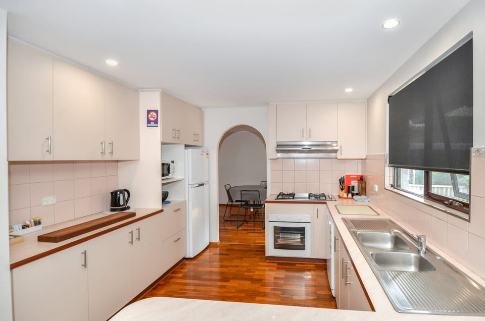housekitchen1
