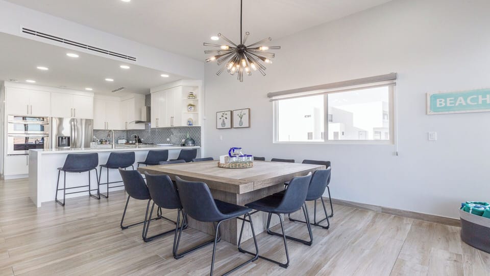 Comfort House, Patio, Lake View | In-room dining