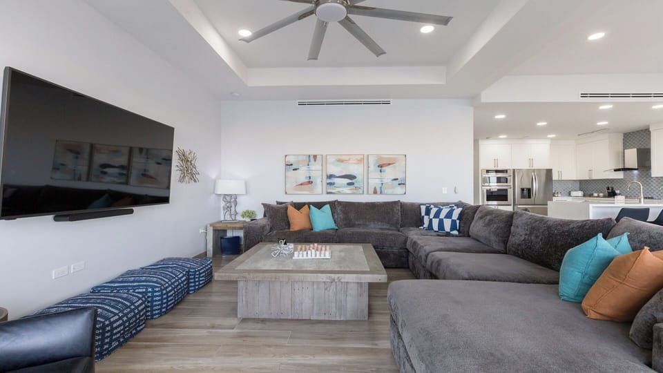 Comfort House, Patio, Lake View | Living area