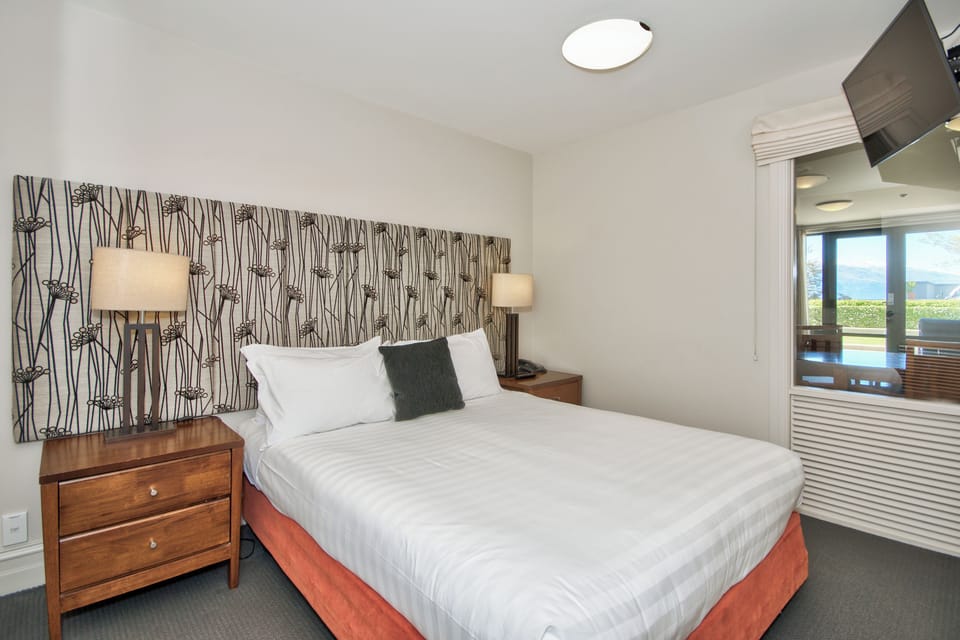 Deluxe Apartment, Courtyard View | 2 bedrooms, iron/ironing board, free WiFi