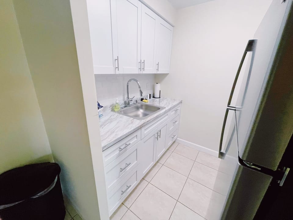 Brand new kitchen with new appliances and fully equipped with all you need to cook all sorts of meals. 