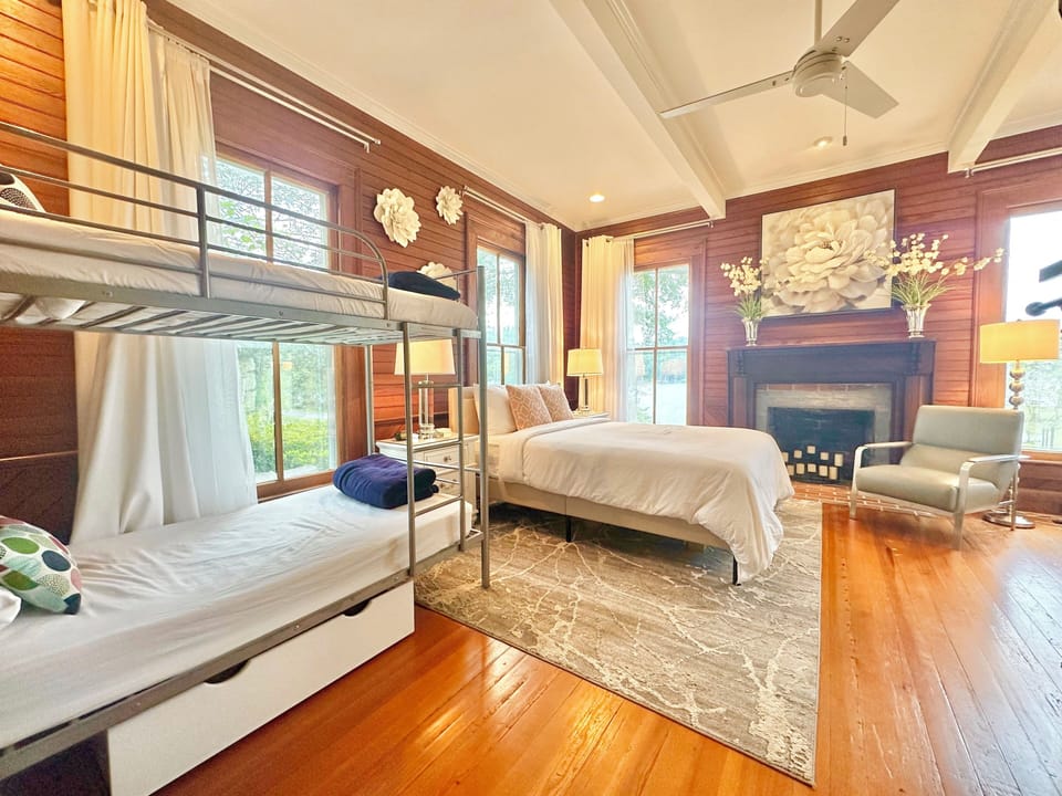 “The Brown Room” Master enSuite - Main level Main House (Sleeps 4). 