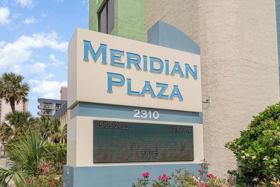 Every angle, pure paradise at Meridian Plaza.