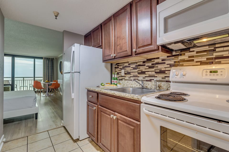 Modern Kitchen with essentials!