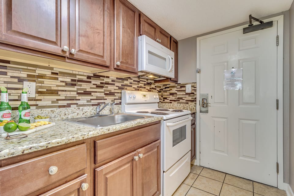 Modern Kitchen with essentials!