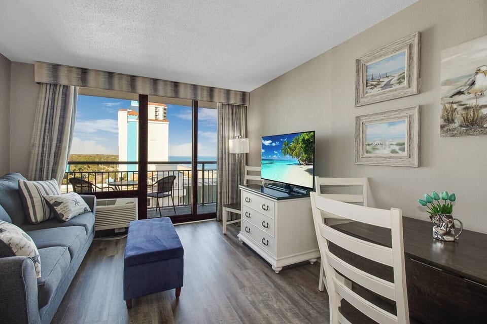 Cozy and warm feels with view of the sea