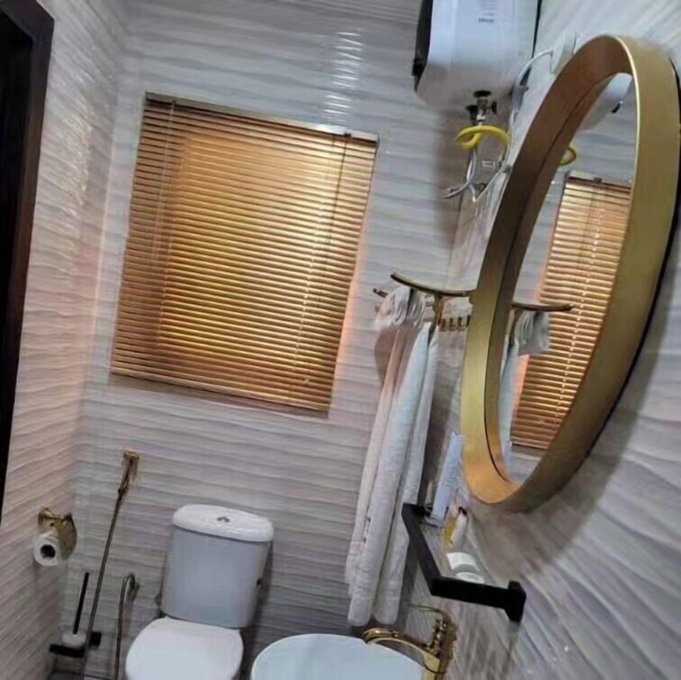 Luxury Room, City View | Bathroom | Towels