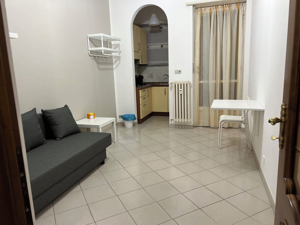 Economy Triple Room, Kitchenette, Courtyard View | Blackout drapes, free WiFi