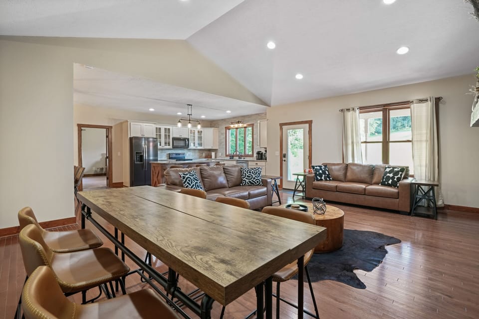 Living Room / Lounge