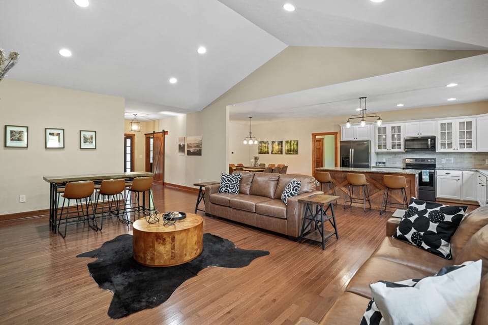 Living Room / Lounge