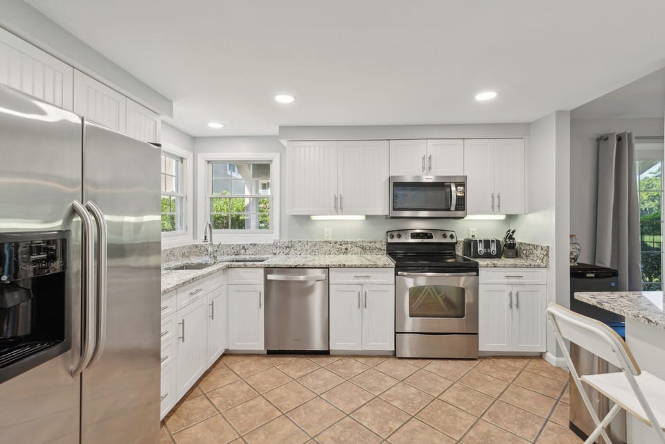Fully equipped kitchen and BBQ grill for your culinary exploits