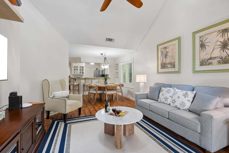 Nestled next to the golf course of Shipyard Plantation, 172 Colonnade Club offers an idyllic setting amidst world-class golf and tennis courts.