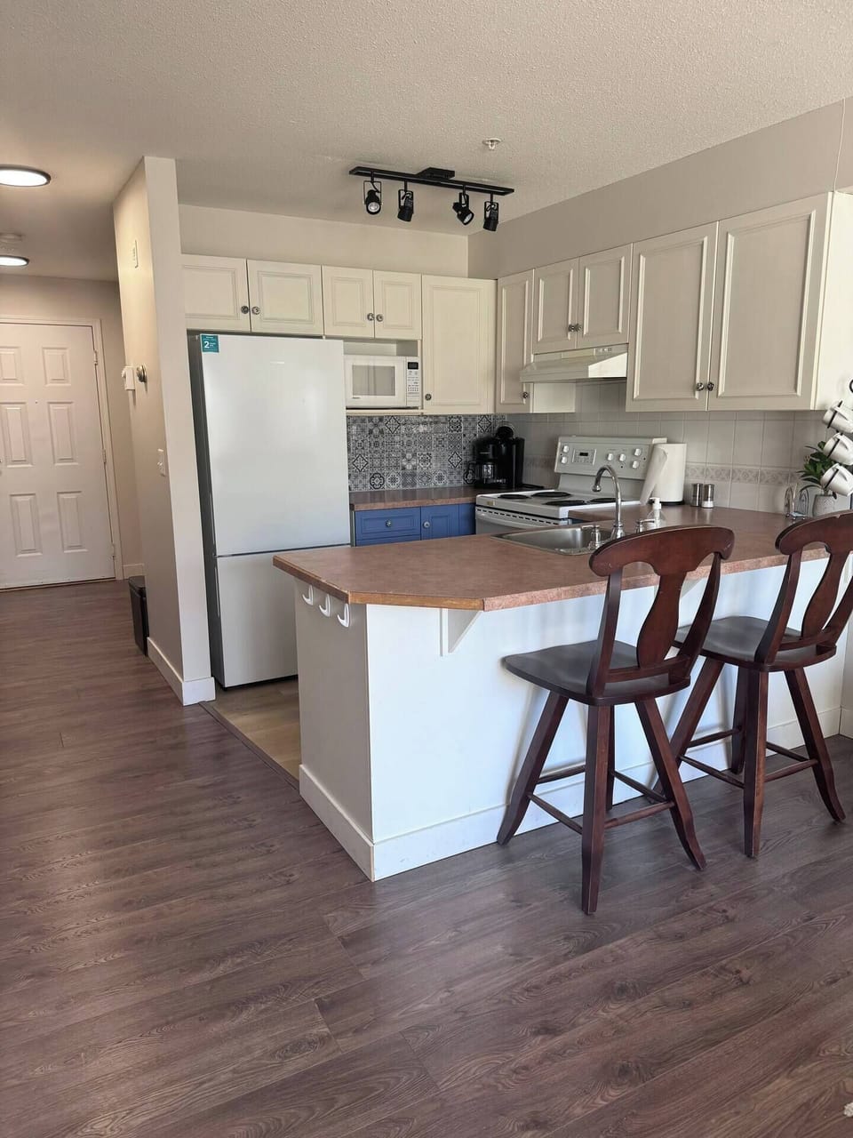 317 Full Kitchen