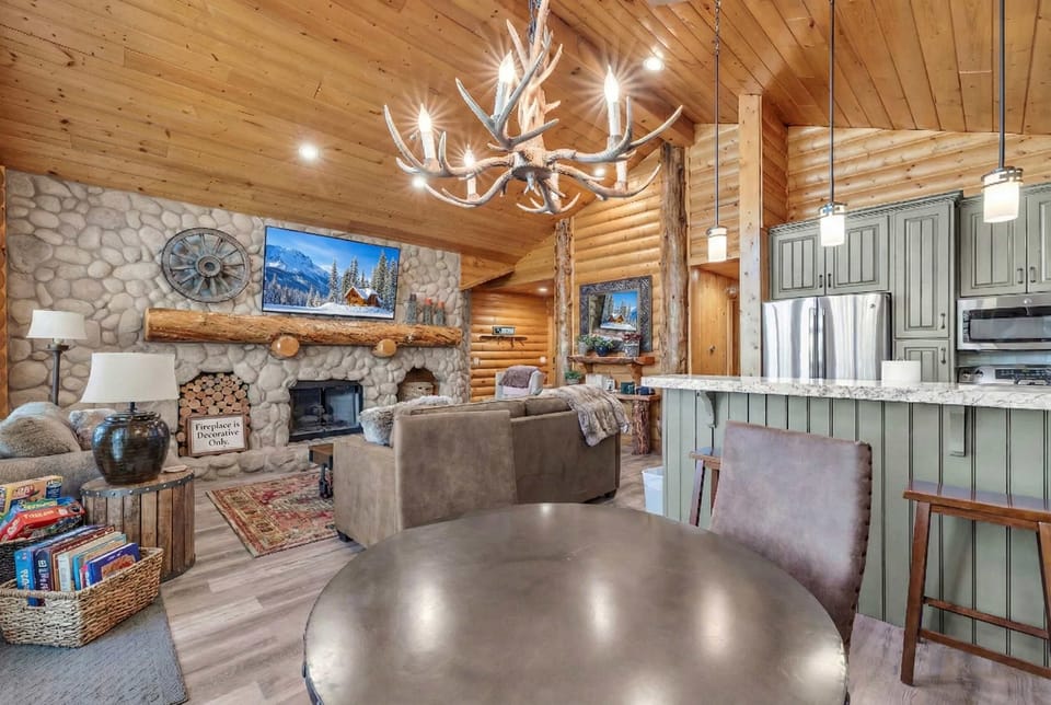 Dining Room: 4-person dining table, open layout to kitchen and living room

Fireplace no available for guest use