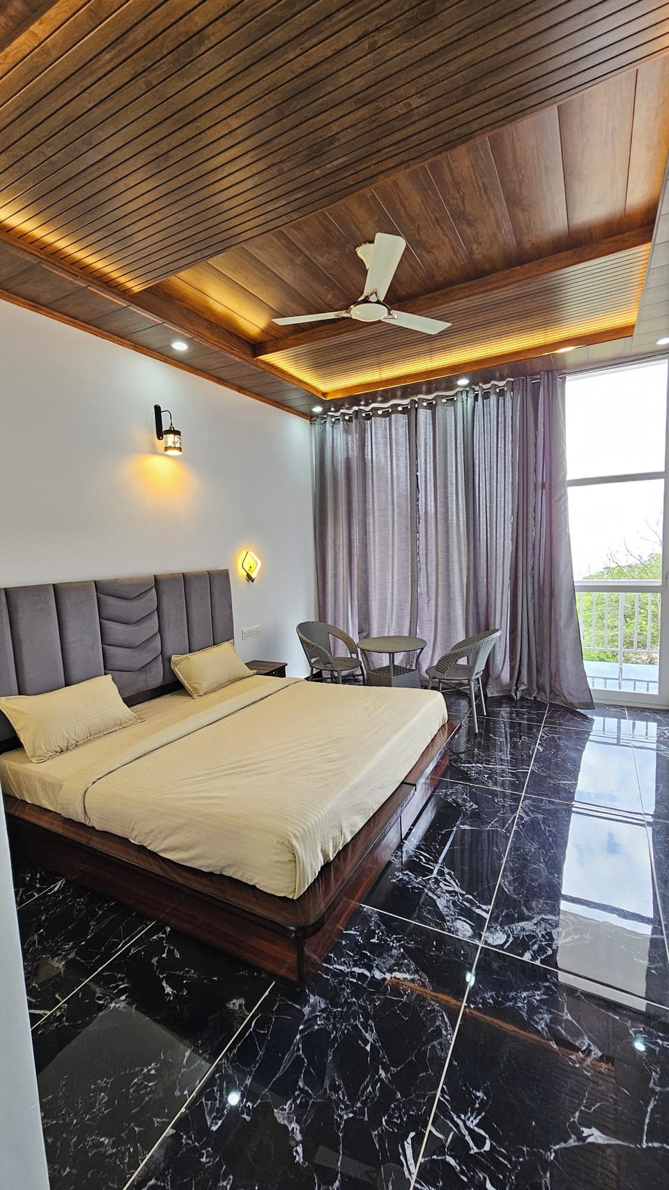 Deluxe Room, Balcony, Valley View | Desk, laptop workspace, WiFi (free)