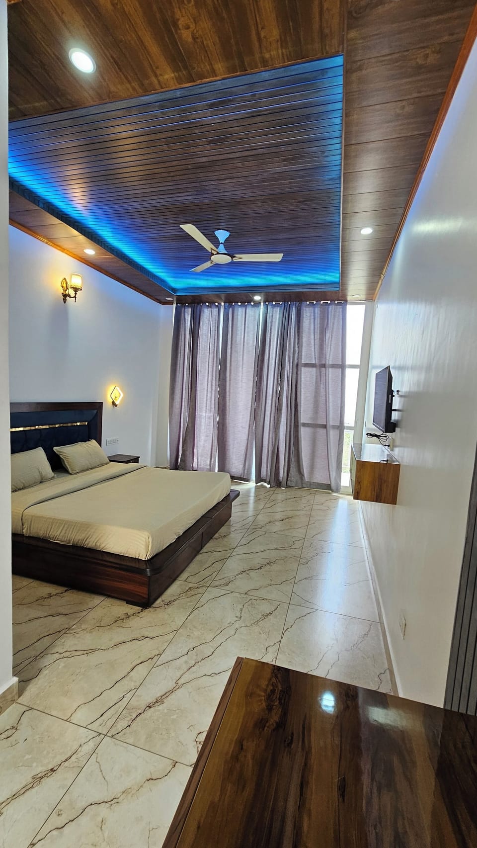 Deluxe Room, Balcony, Valley View | Desk, laptop workspace, WiFi (free)