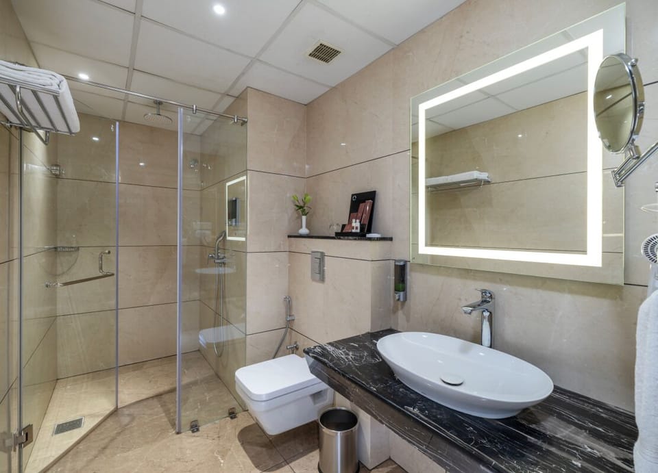 Premium Double Room, City View | Bathroom | Shower, hair dryer, towels, soap