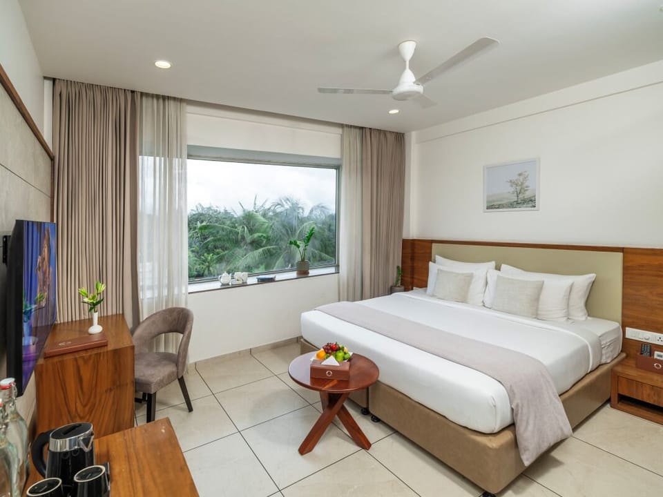 Deluxe Double Room, City View | Room amenity