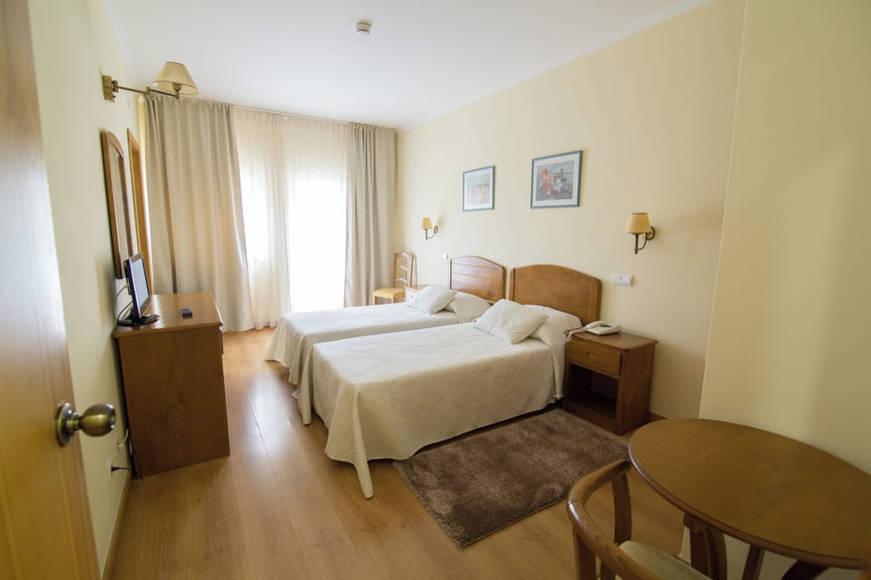 Twin Room | Minibar, desk, free WiFi, bed sheets
