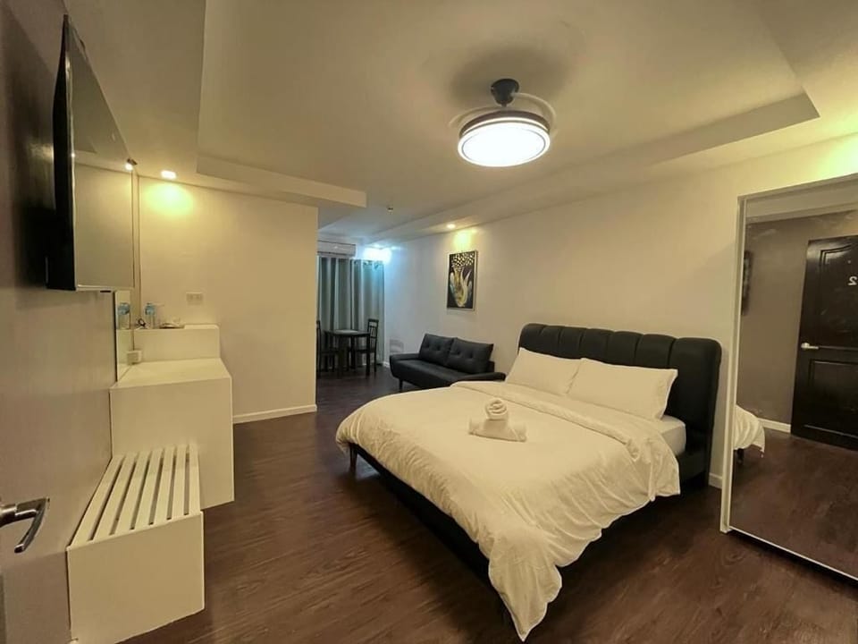 Premium Room | Living area | 50-inch Smart TV with digital channels, Netflix, streaming services