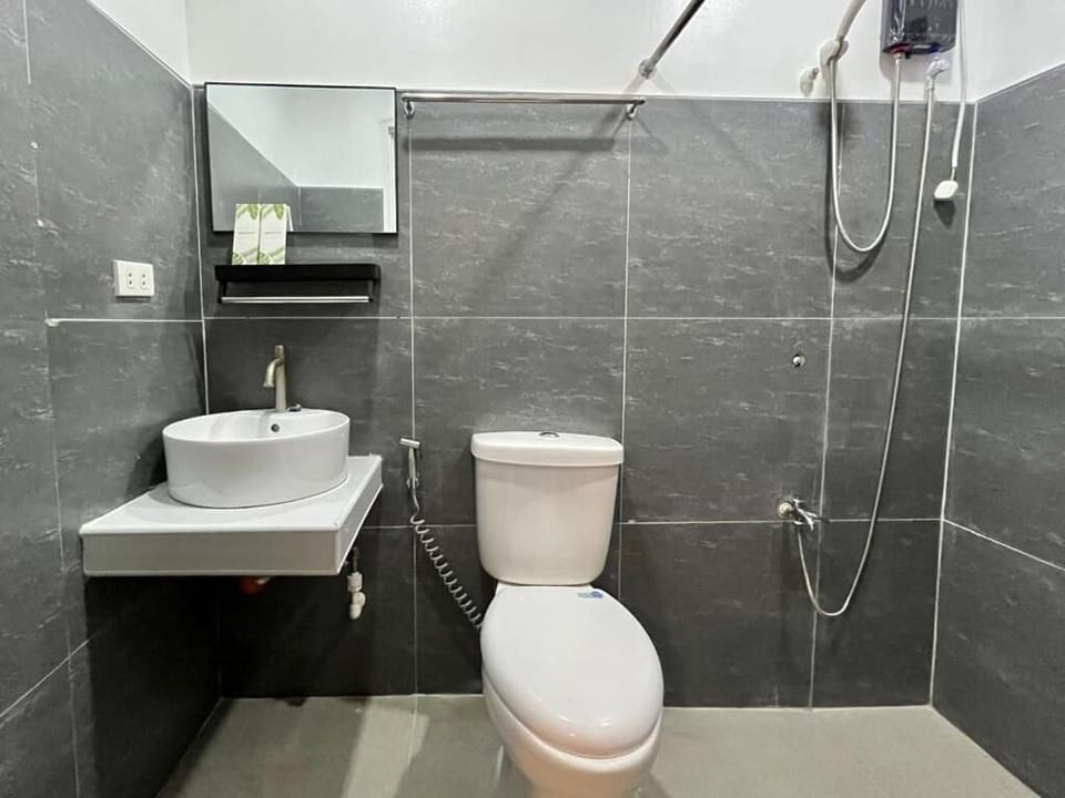 Shower, bidet, towels, soap