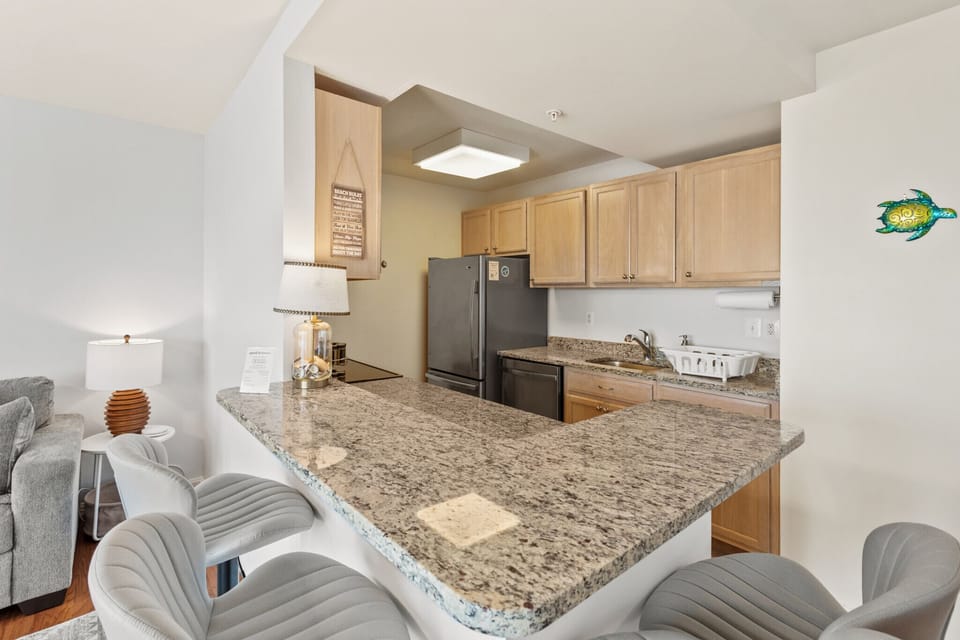 Breakfast bar with 4 barstools