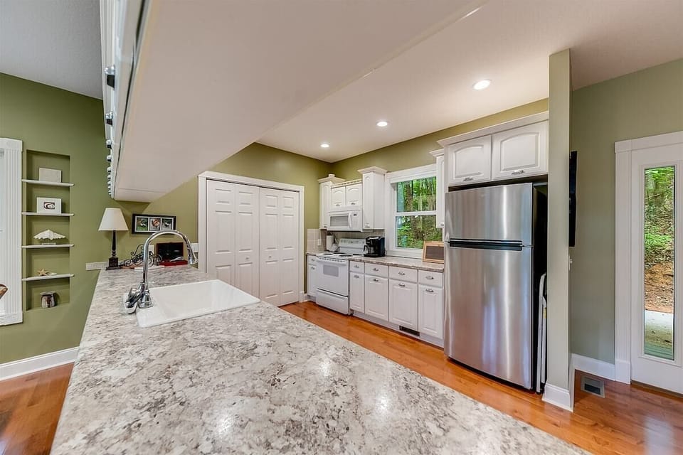 Kitchen counter top area